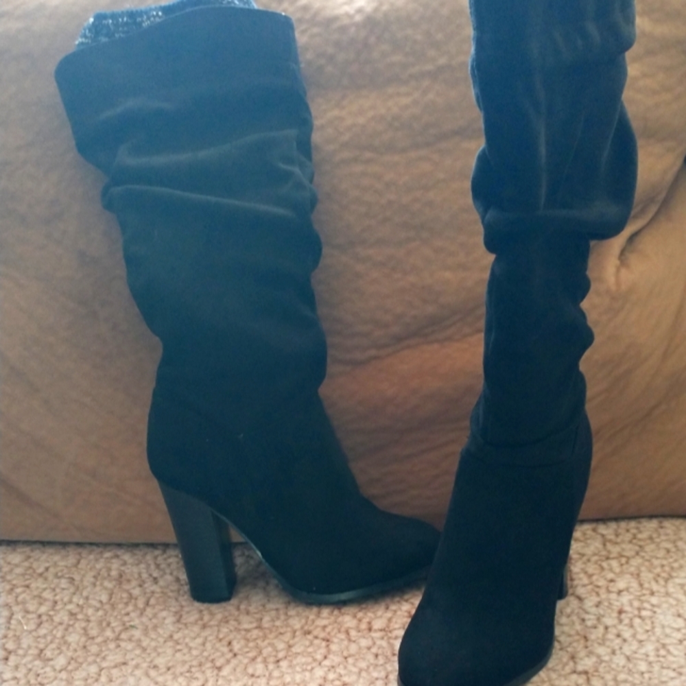 Suede boots